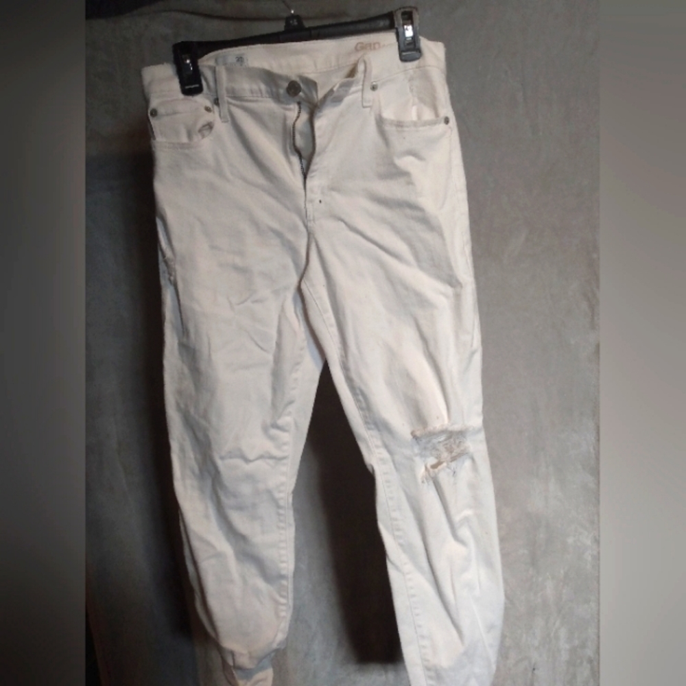 White gap jeans